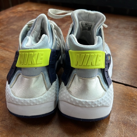 Nike Big Kids GS Huarache Run Shoes 7 Youth! Small flaw on the front. See pics. - Picture 5 of 9